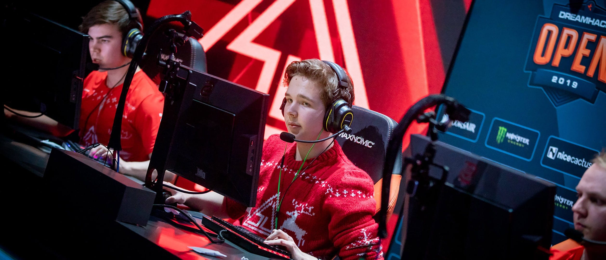 Jamppi playing with his CS:GO team