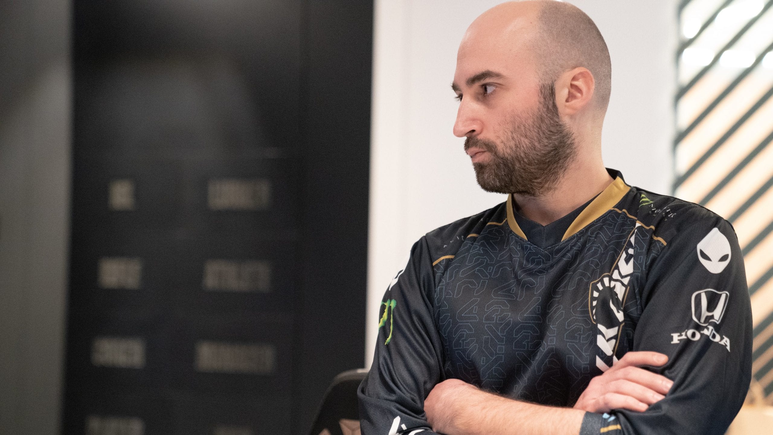 Moses in a Team Liquid CSGO jersey
