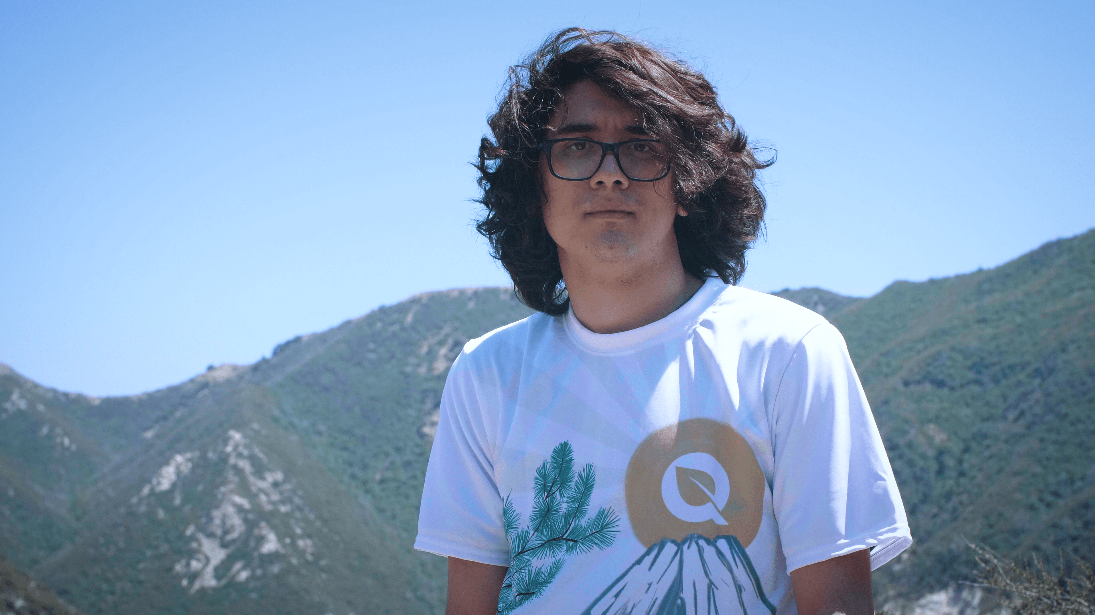 Josedeodo in his FlyQuest jersey posing outside in the sunshine