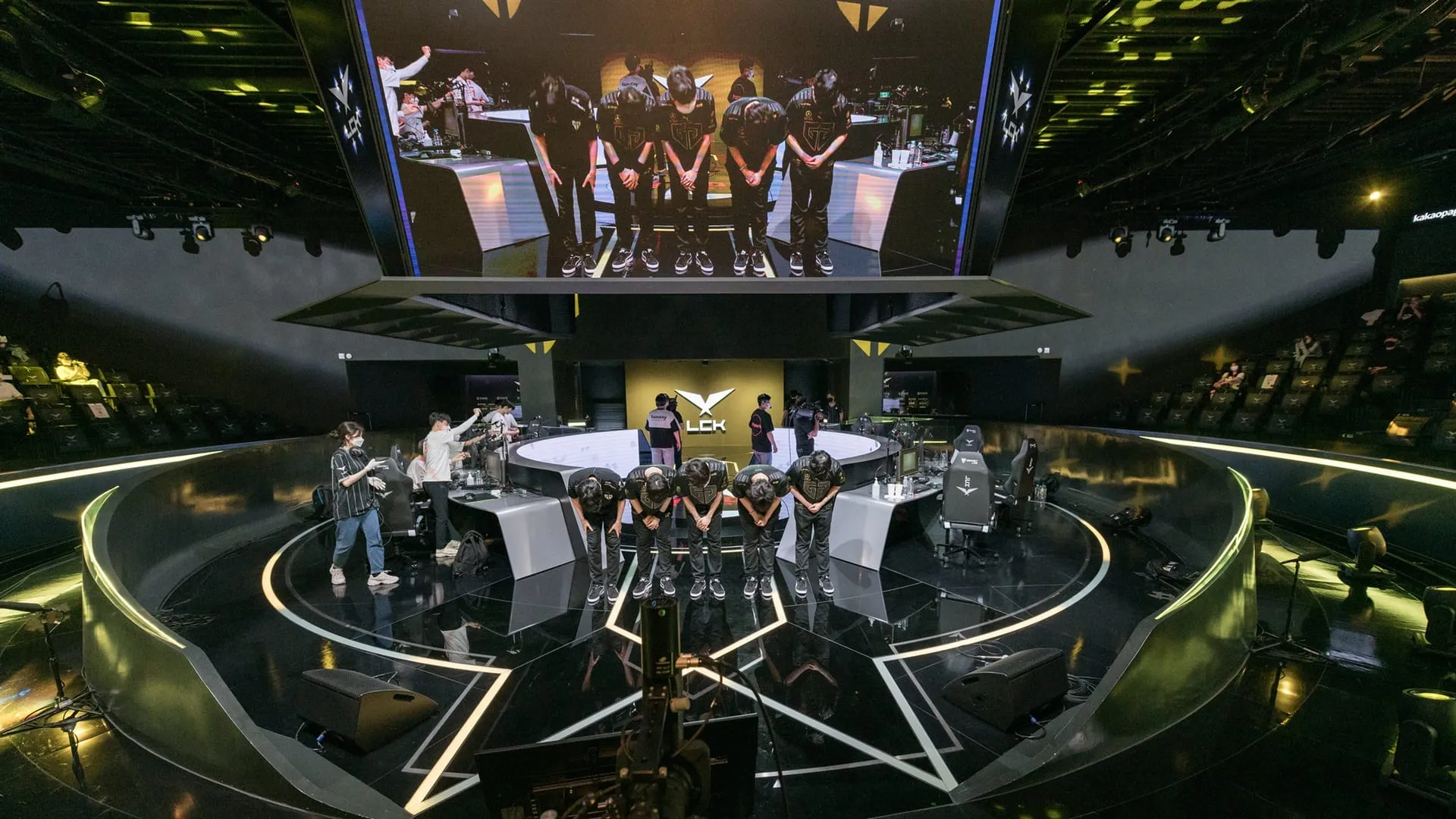 Gen.G celebrating a win during the LCK Summer Split