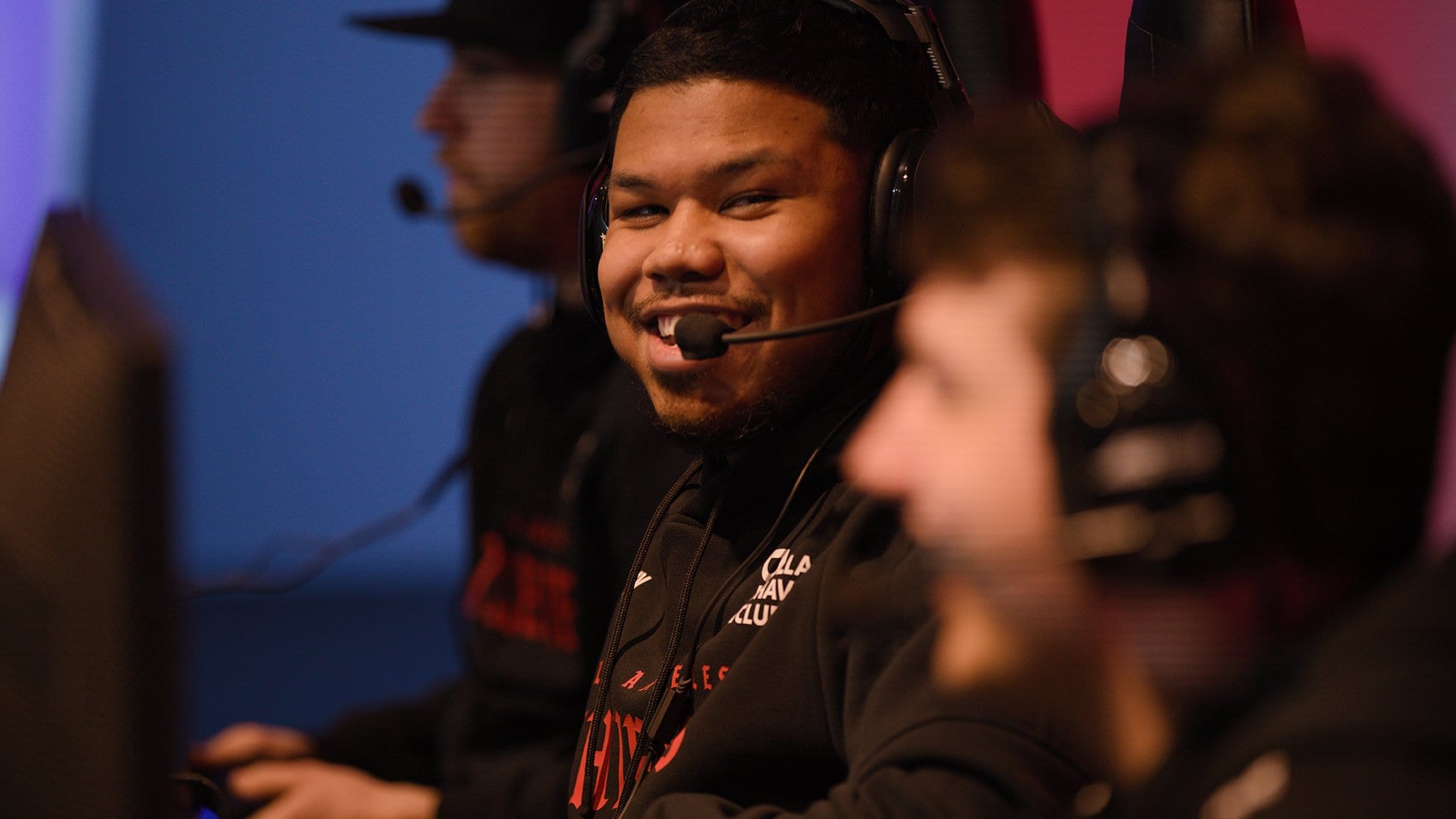 LA Thieves bench Huke and TJHaLy