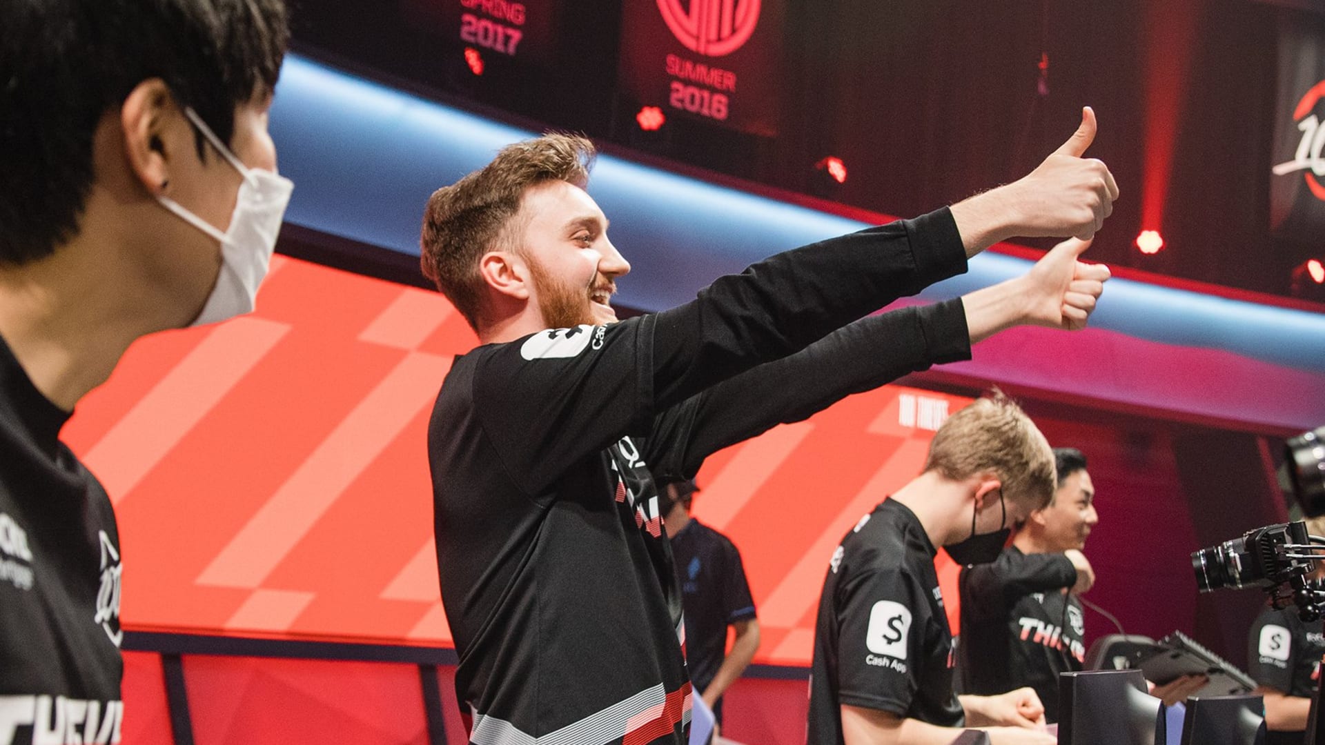 100 Thieves' Closer celebrate a dominating win against Cloud9 during week 4