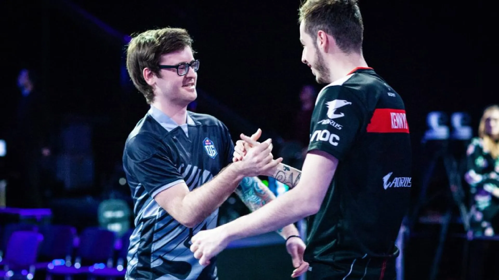 NBK shaking hands with G2 Esport's KennyS