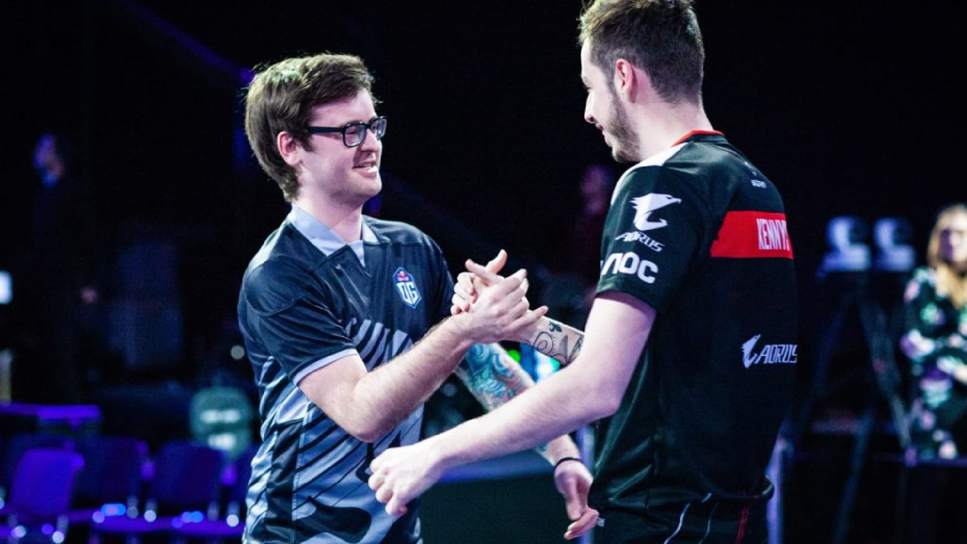 NBK shaking hands with G2 Esport's KennyS