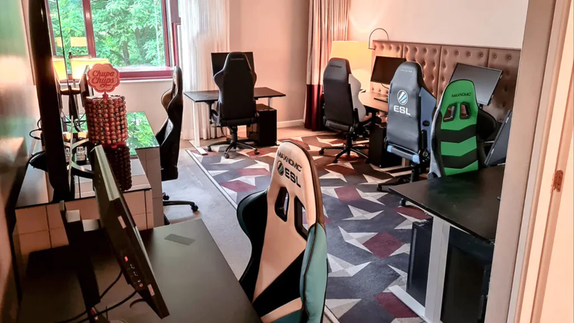 IEM Cologne team practice room located in the hotel.