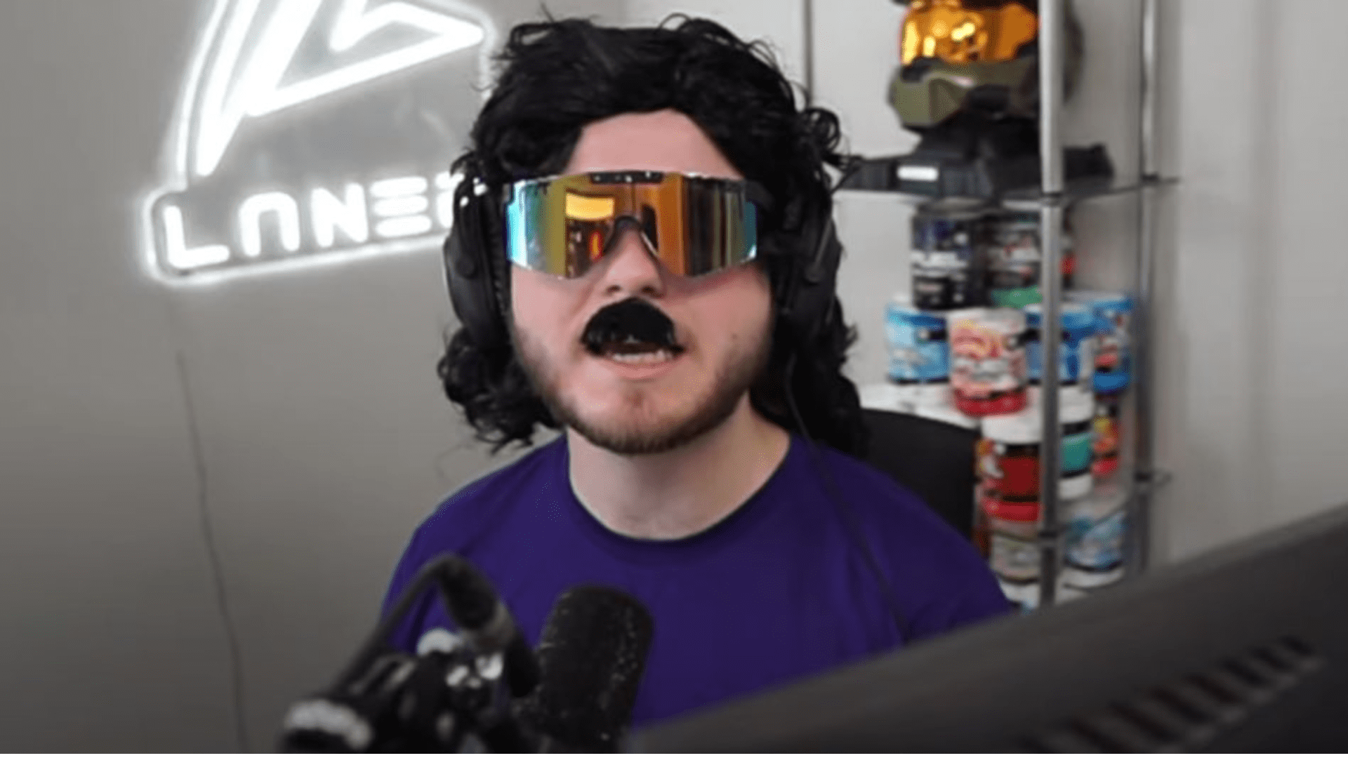 ZLaner dressed as banned Twitch streamer DrDisrespect before Twitch Rivals Warzone event