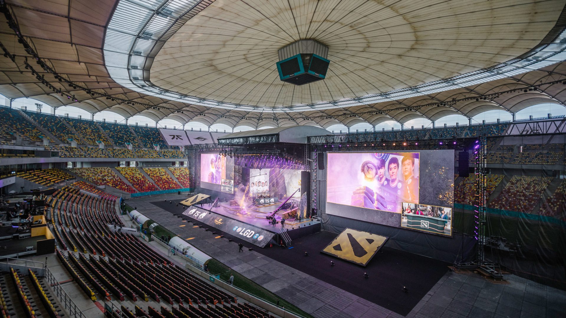 Internatinal 10 ticket refunds show empty stadium
