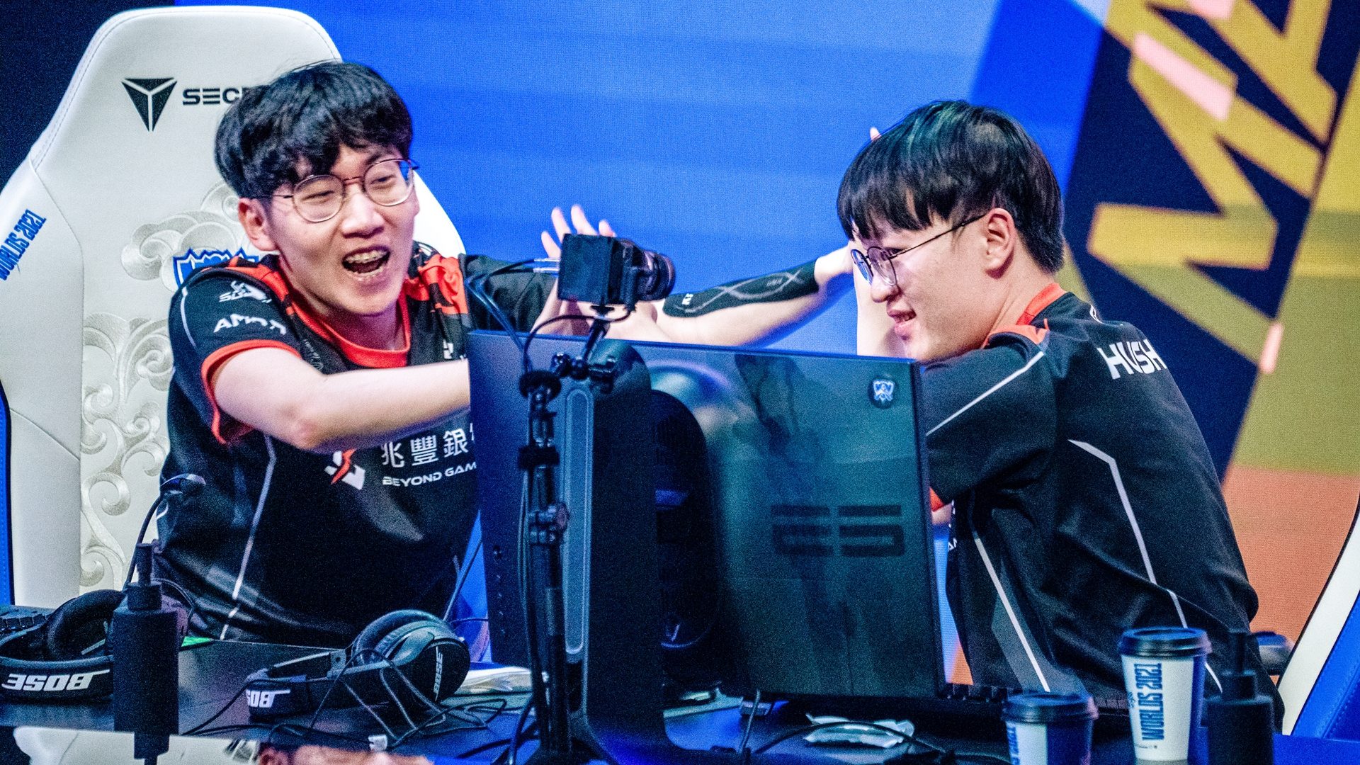 Beyond Gaming and PEACE moved on at Day 5 of the Worlds 2021 play-in stage. They'll face Cloud9 and Hanwha Life Esports.