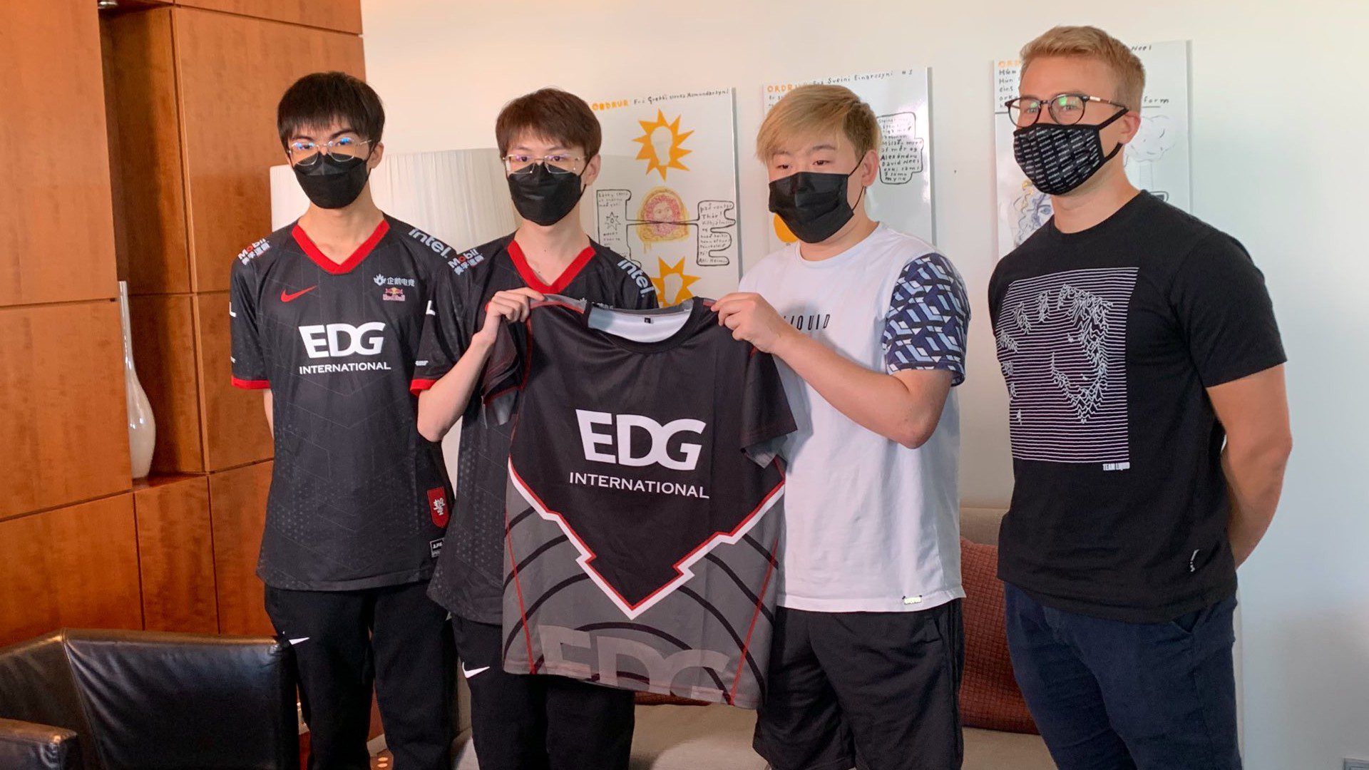Edward Gaming Team Liquid Jersey Swap Gift Exchange Worlds 2021