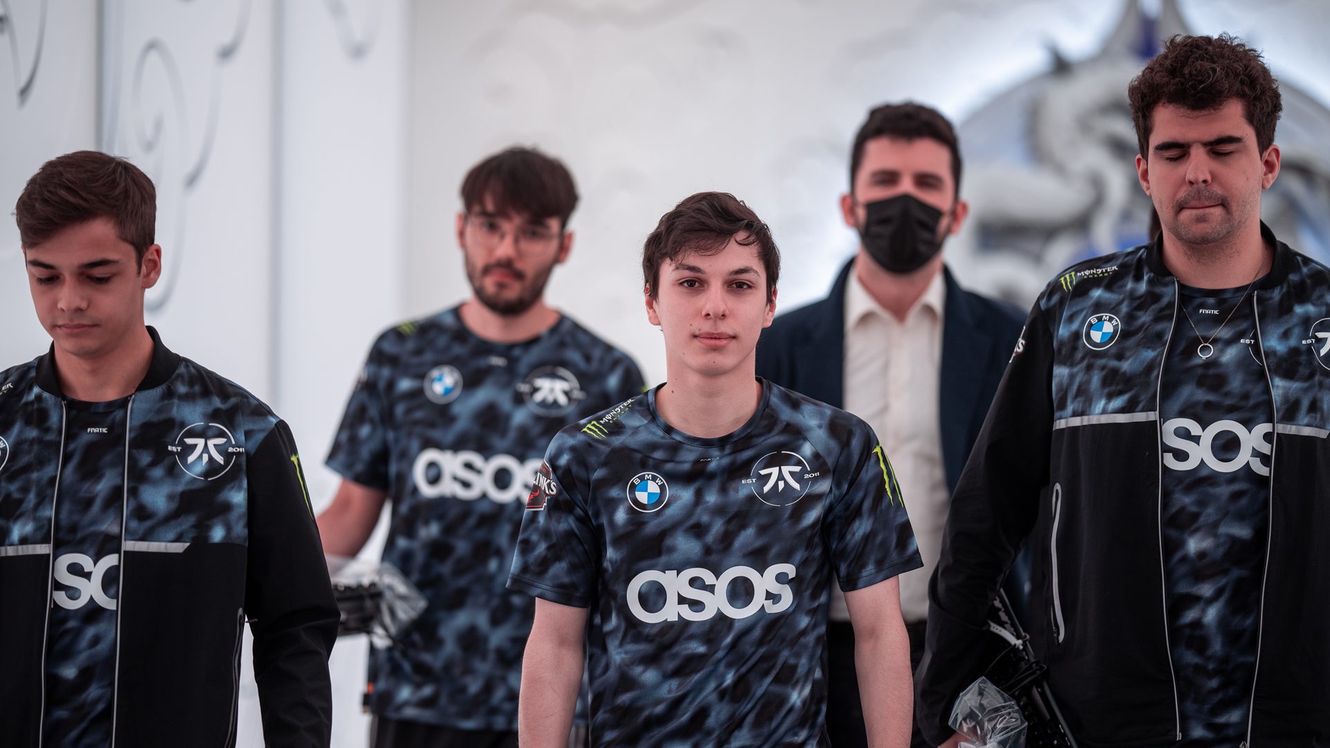 Fnatic fall at Worlds 2021 despite an impressive second half in the Group Stage.