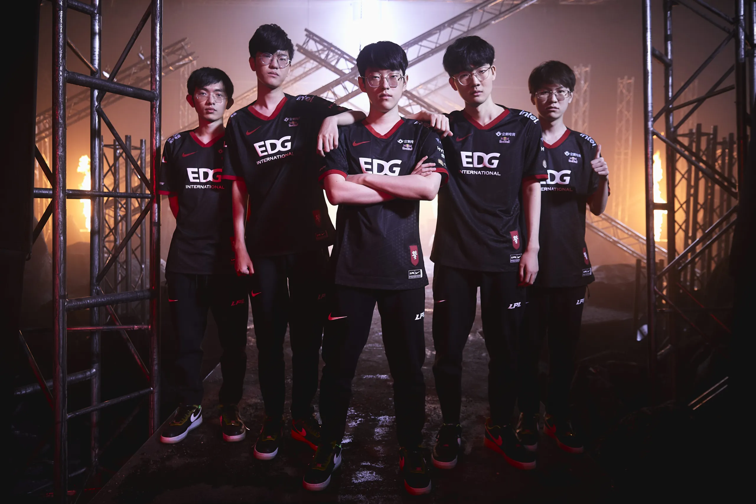 EDG advance to Worlds 2021 semifinals for the first time ever.