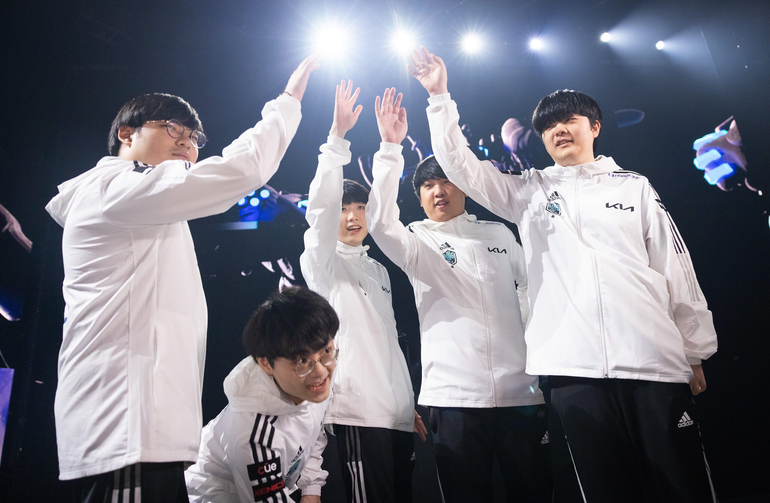 DK cheer on the Worlds stage