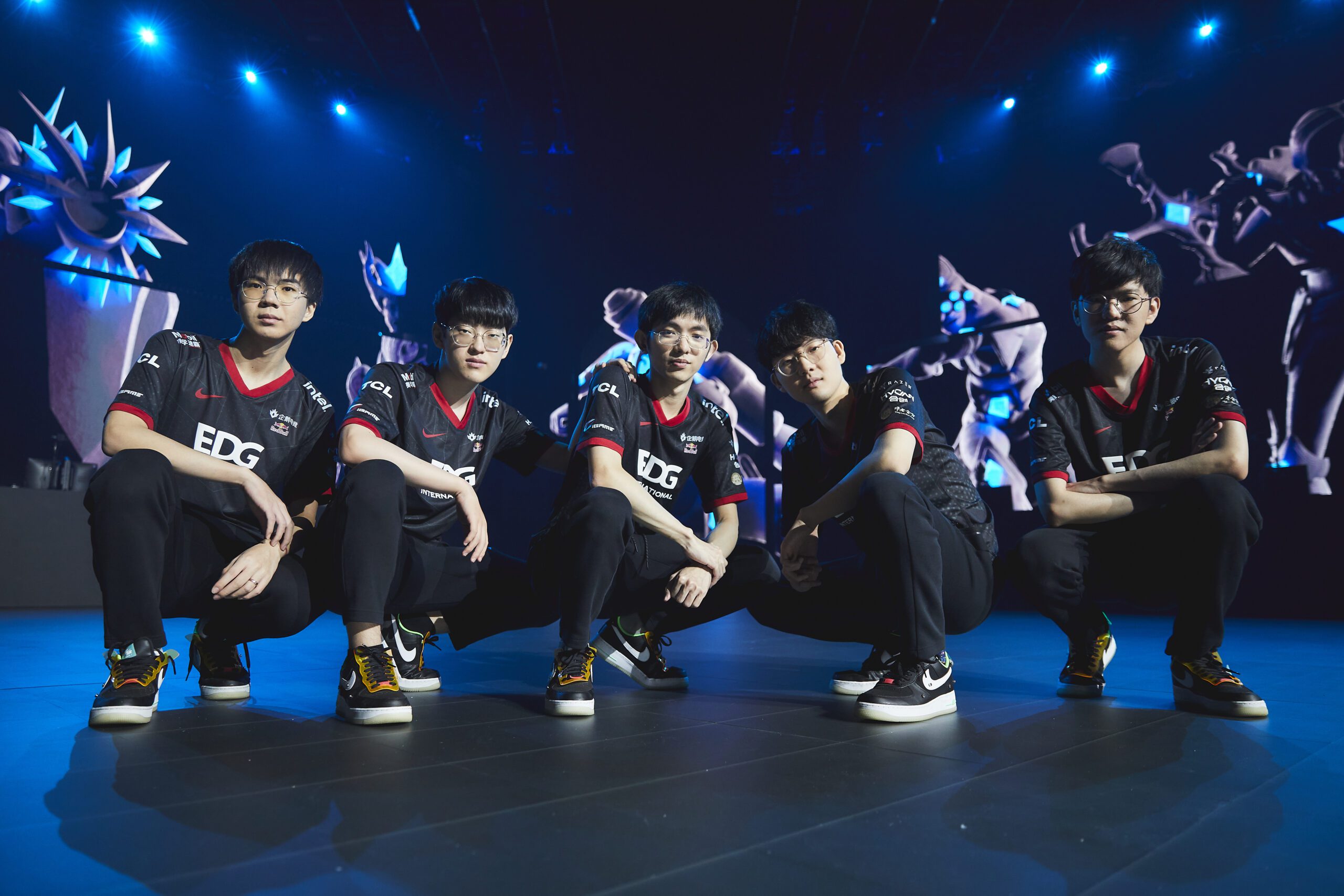 EDG on stage at Worlds 2021