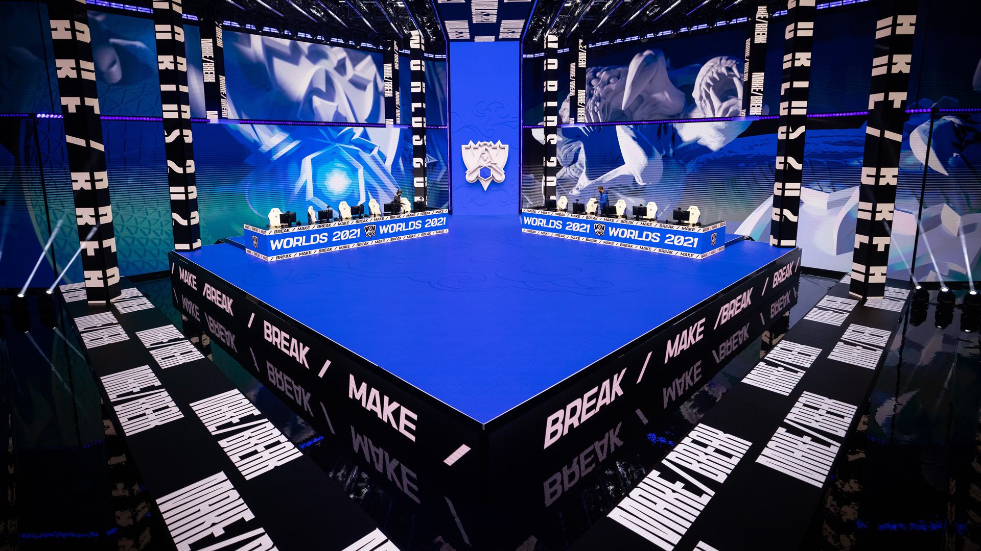The Worlds 2021 stage, where the finals will be held