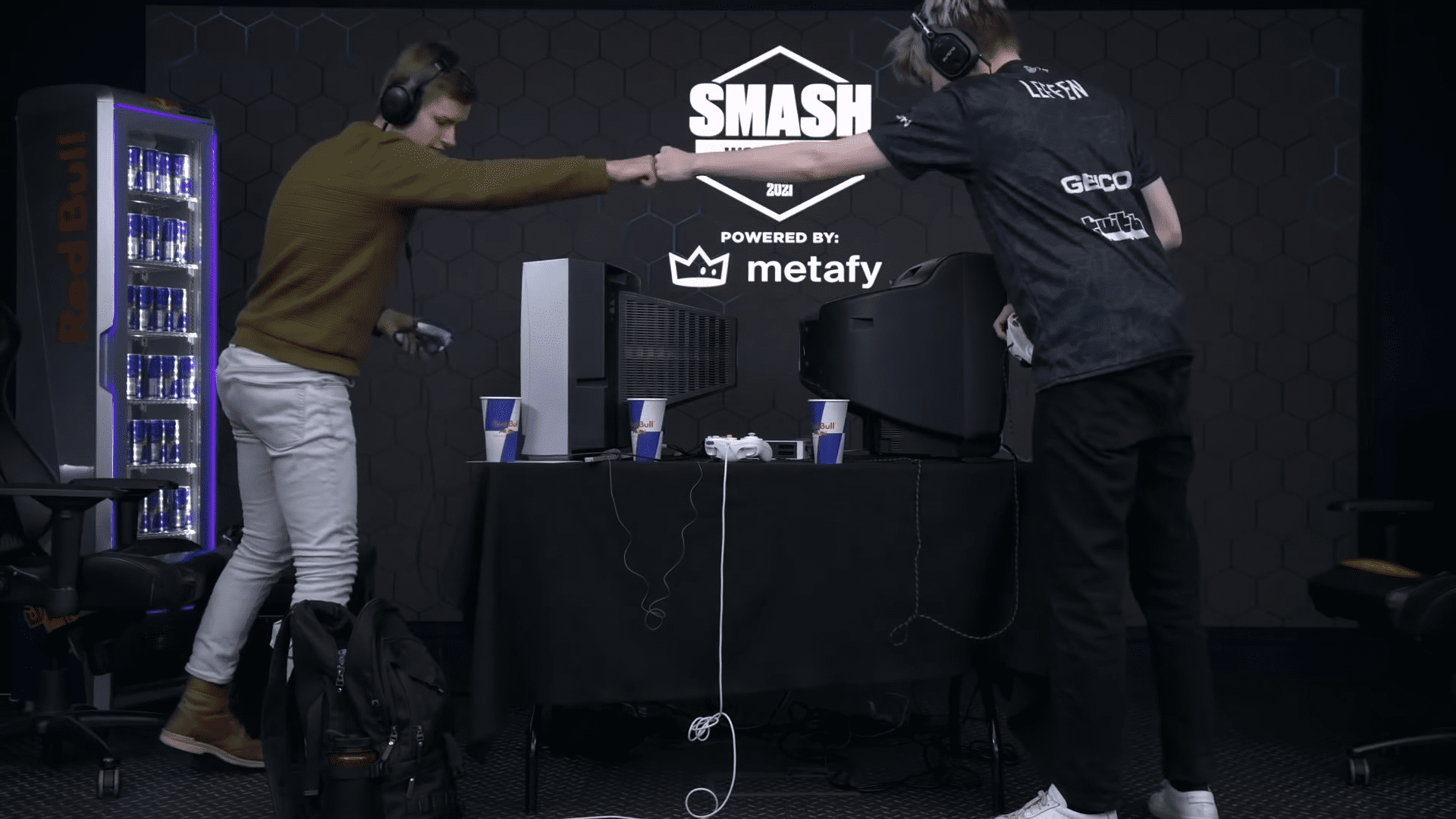 Leffen fist bumps Nicki at the SWT Europe Melee Regional Finals