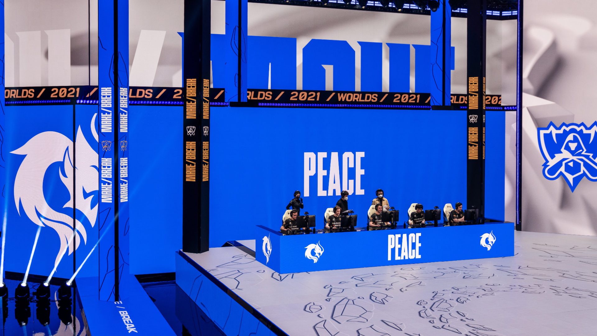 PEACE on stage at Worlds 2021