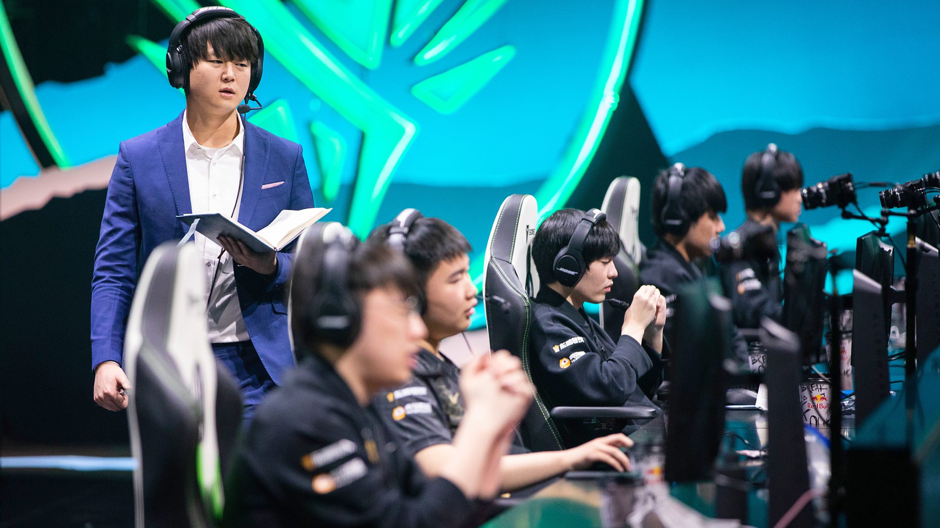 RNG coach Poppy leading the team in the Mid-Season Invitational 2021 finals in Iceland