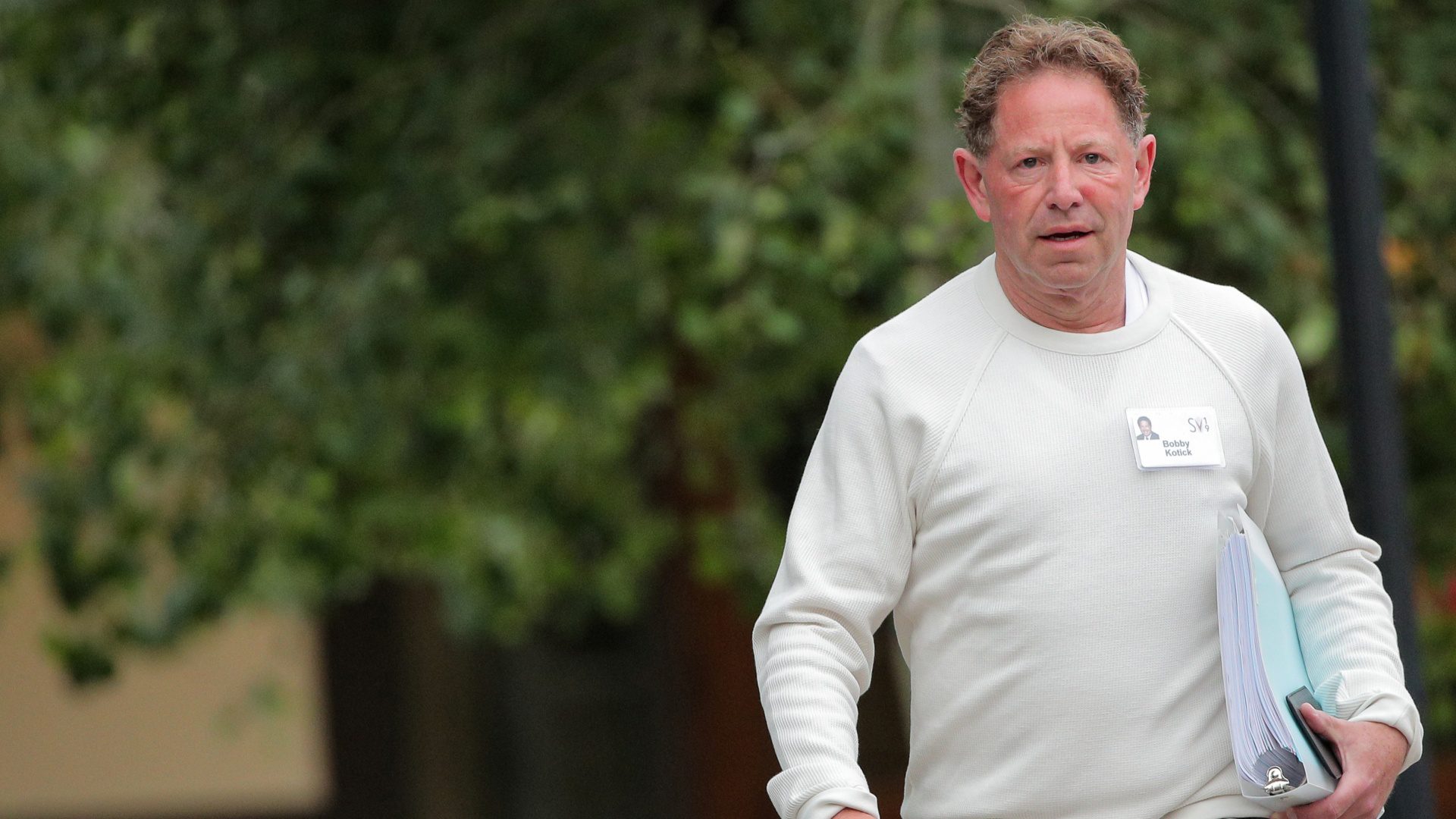 Bobby Kotick leaves the office
