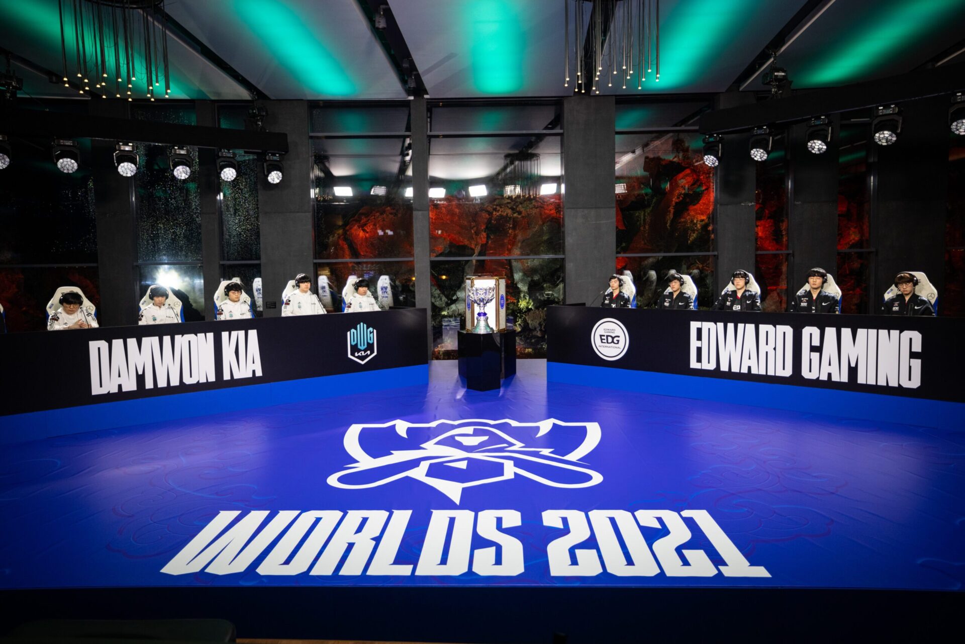 EDG and DK before the 2021 Worlds Finals