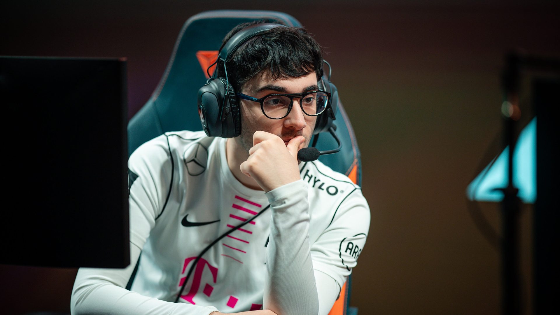 Blue on stage for SK Gaming