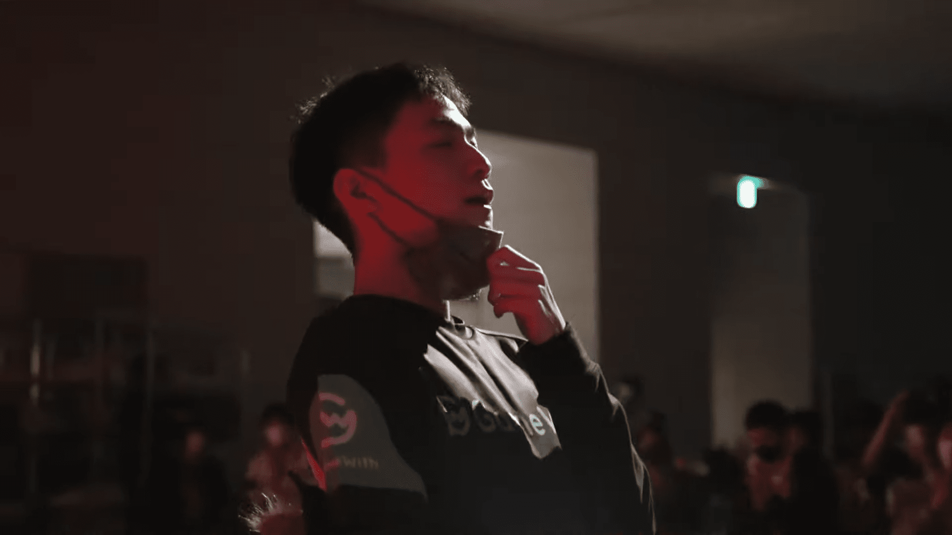Zackray breathes a sigh of relief after winning Kagaribi 6.