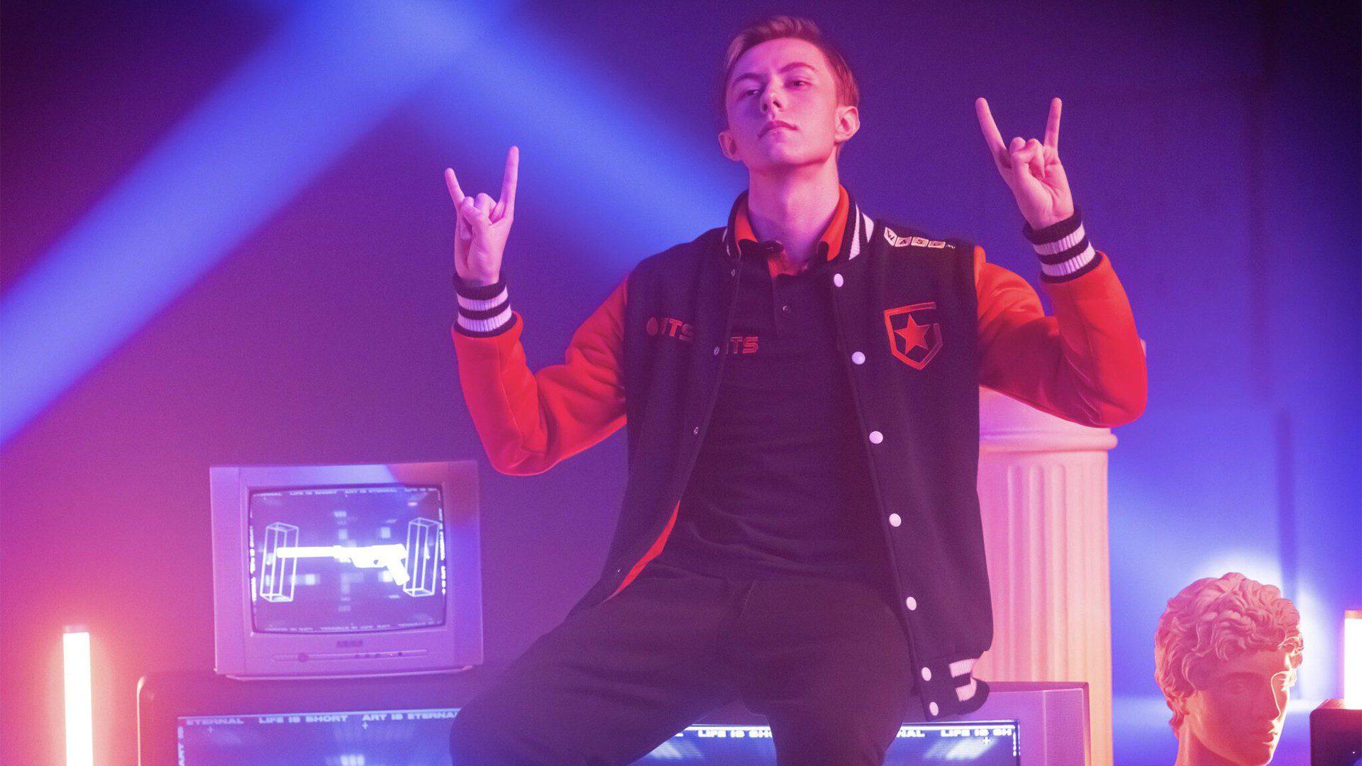 chronicle with peace fingers