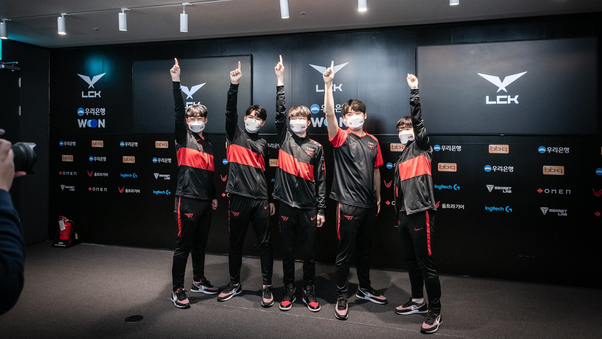 T1 is reaching for the sky but they still have two more matches before they can truly grasp their perfect season in the LCK 2022 spring playoffs semifinals T1