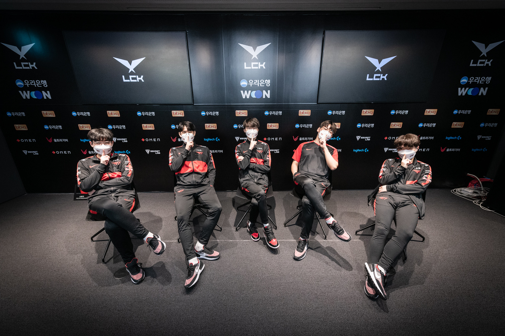 T1 awaiting their finals opponent in the LCK