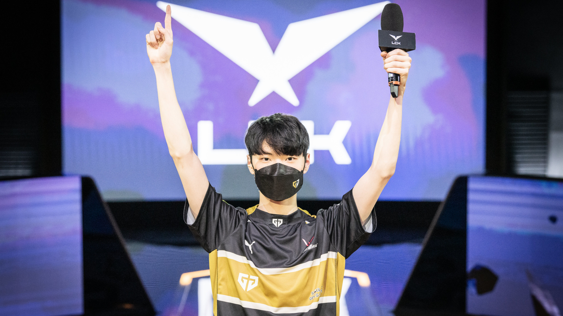 Jeong "Chovy" Ji-hoon celebrates Gen.G's win over DWG KIA