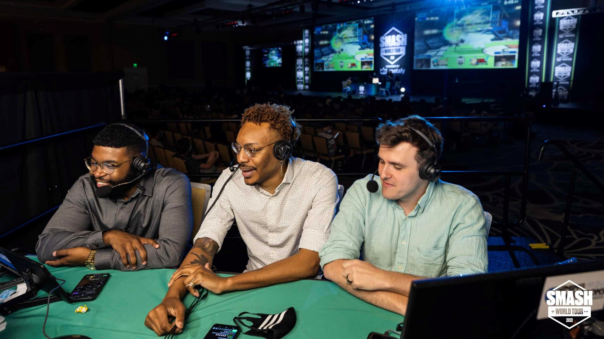 EE, TKbreezy and Coney commentate at the Smash World Tour, which GimR believes can coexist with Nintendo's circuit.