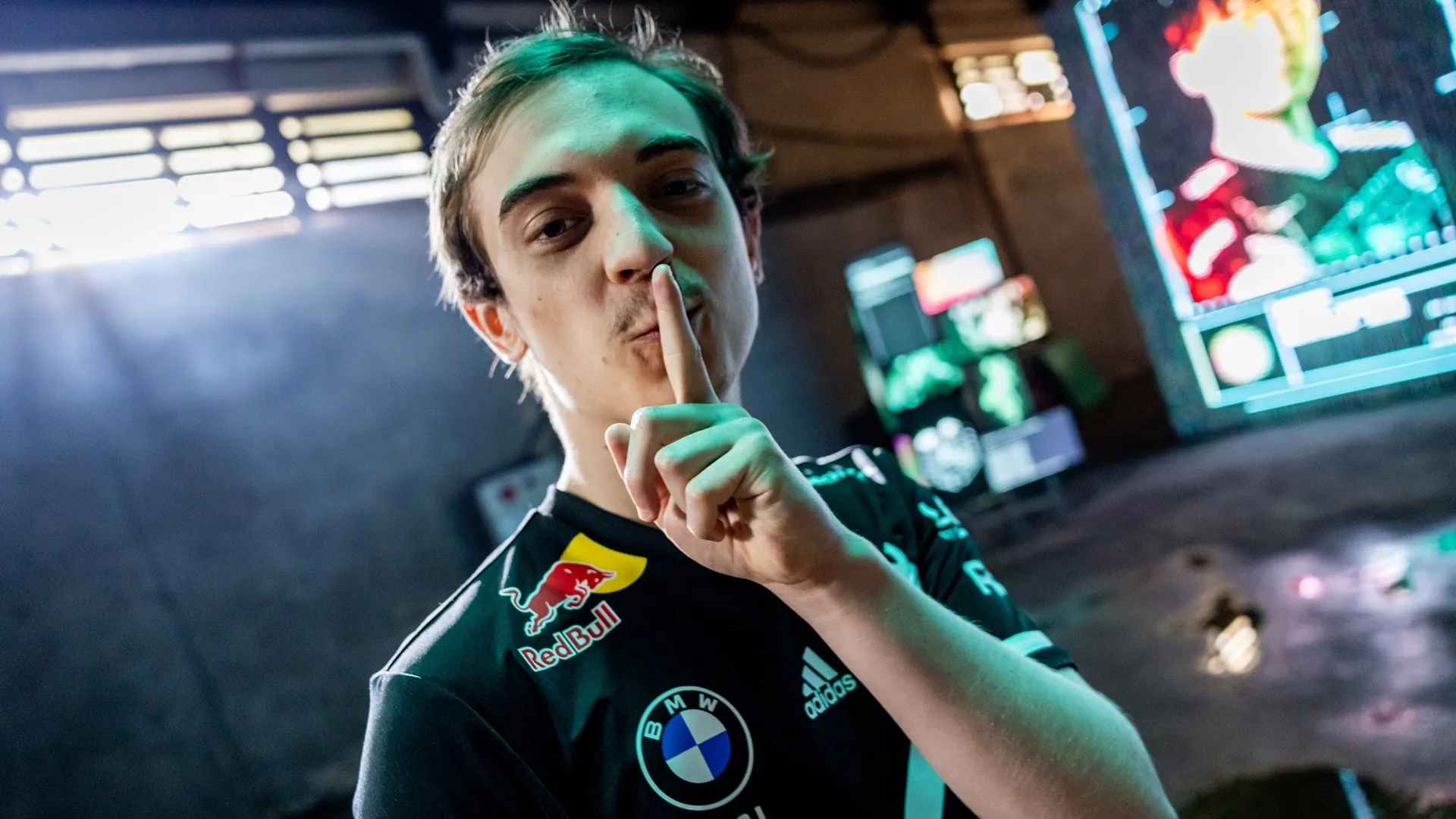 caPs after winning on Day 1 of MSI 2022