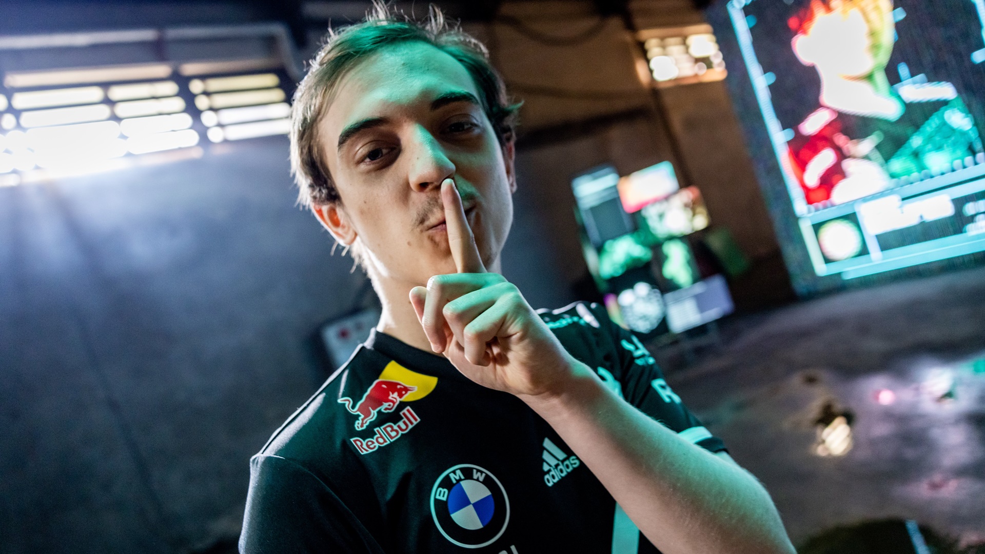 caPs after winning on Day 1 of MSI 2022