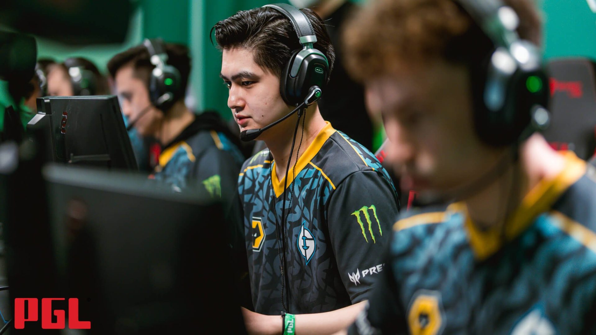 Evil Geniuses' old roster playing CS:GO