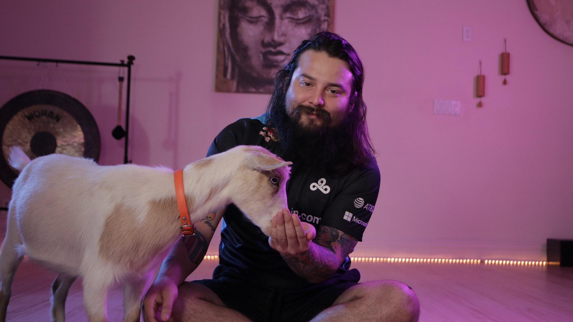 Mang0 with a goat. Mang0 won Super Smash Con 2022 Melee Singles.