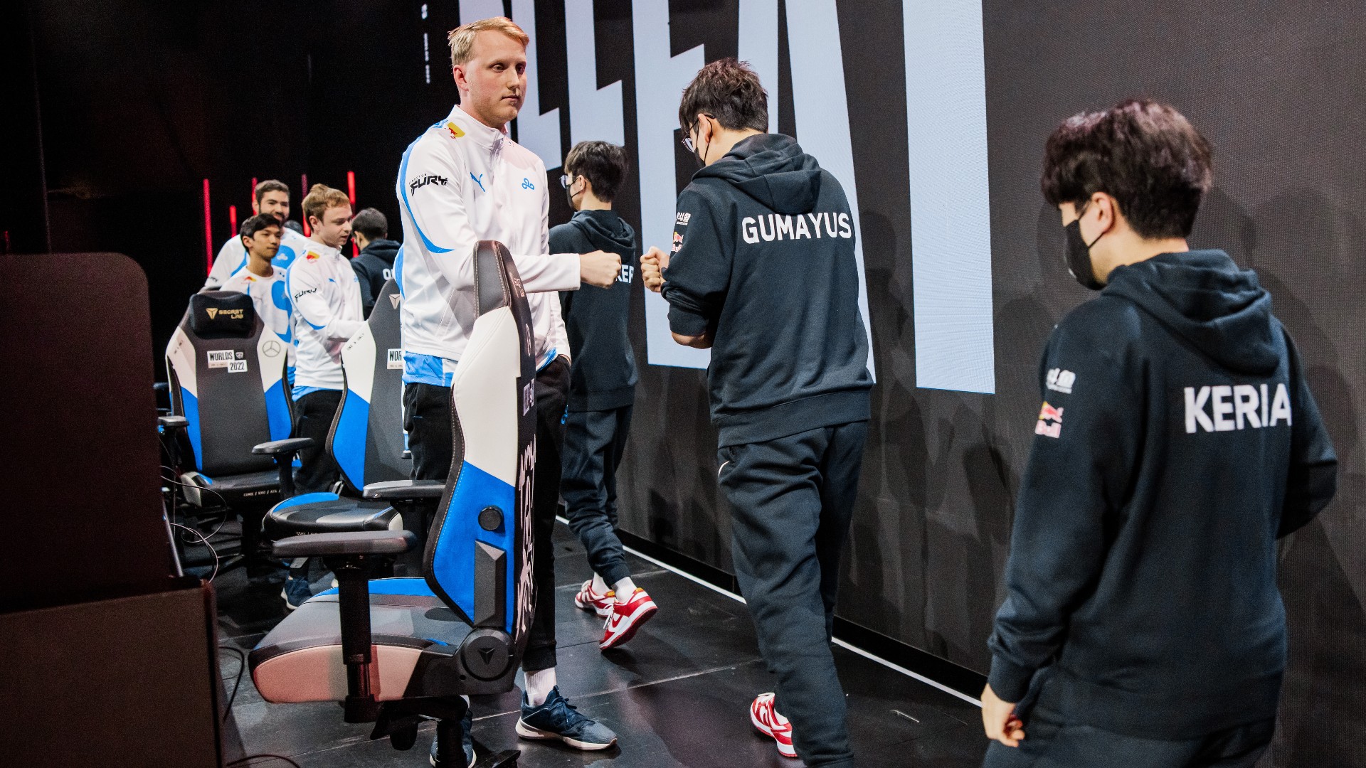 Worlds 2022 League of Legends Cloud9 Group Stage Fnatic Edward Gaming T1