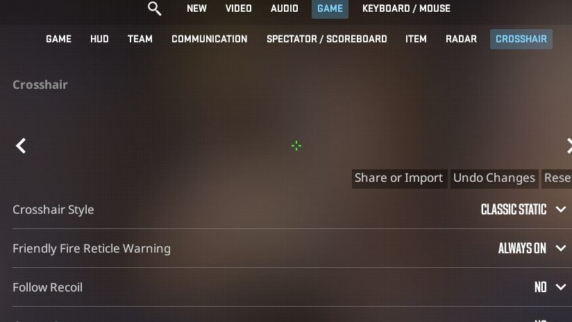 CS2's crosshair screen, showing a green reticle. 