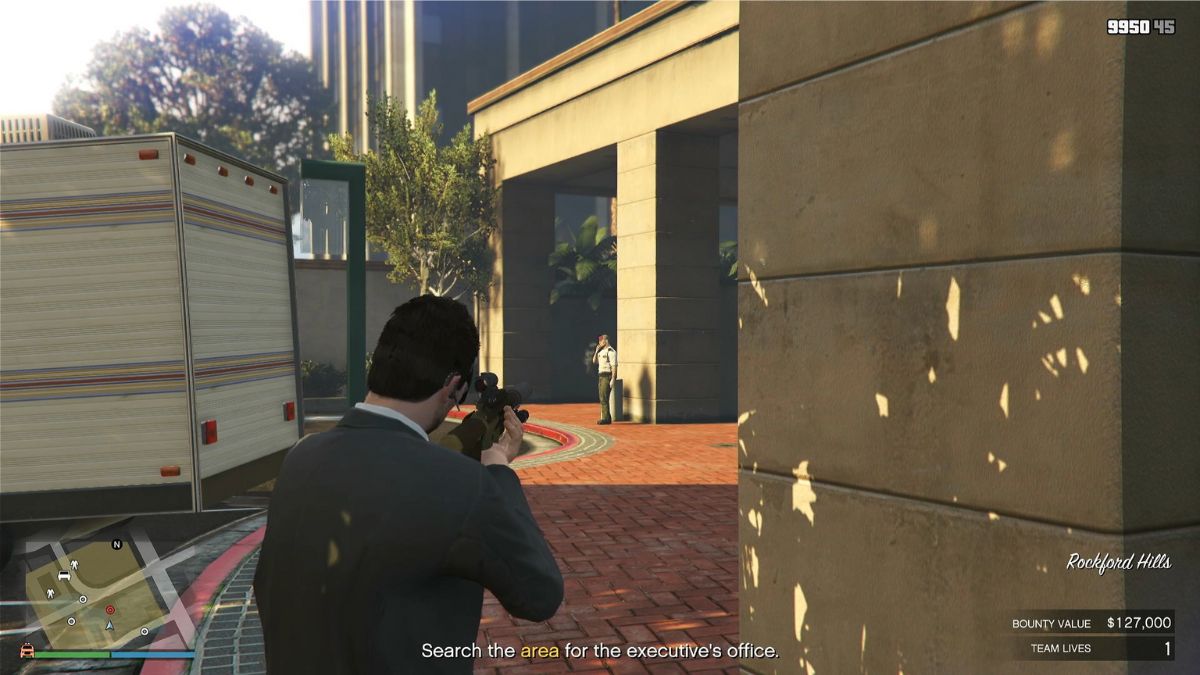 GTA Online player showing how to take out the Executive Office Guard. 