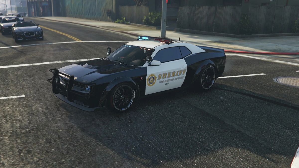 Player in a police cruiser in GTA online, working as a police officer