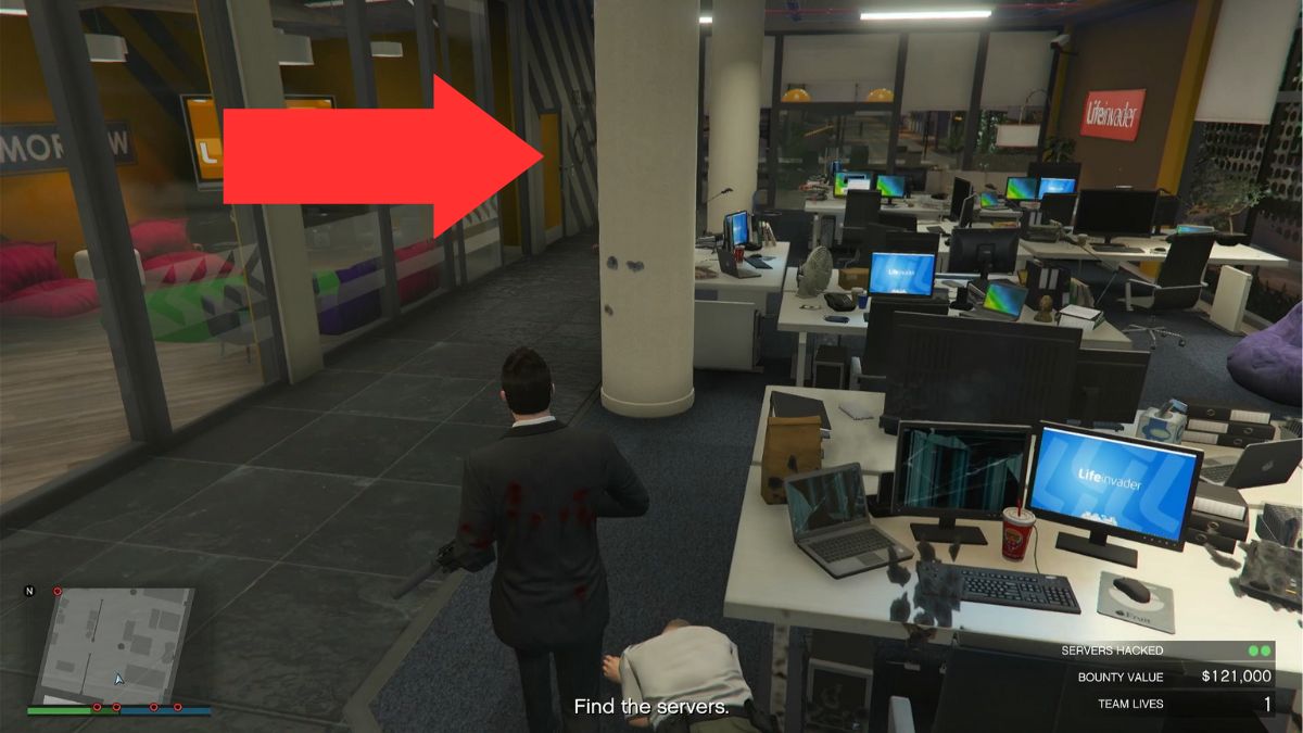 Arrow showing the location of the servers in the Lifeinvader offices - GTA Online Bounty Mission