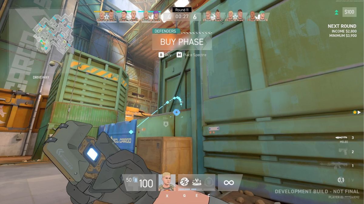 A player prepares to throw their puck which will reposition their Spectre in Spectre Divide closed beta.