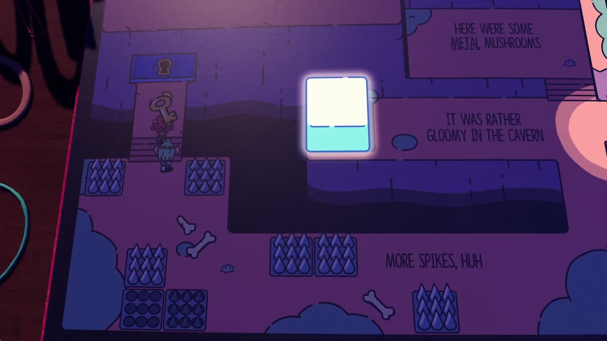 Un personaje que sostiene una llave gigante se encuentra cerca de una puerta cerrada, con trampas con púas esparcidas en una caverna con poca luz.